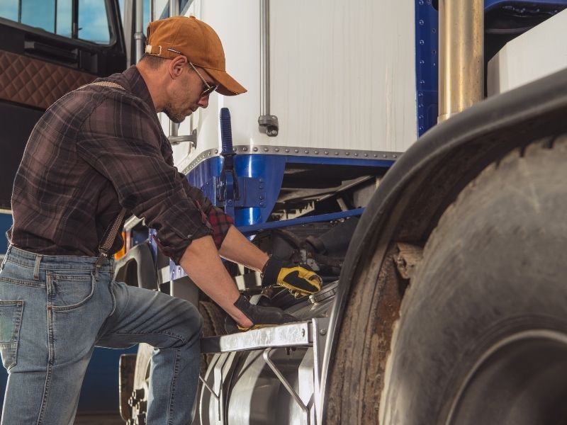 Semi-Truck Troubleshooting 101: Common Issues and Solutions. Quality Lugo Truck Repair