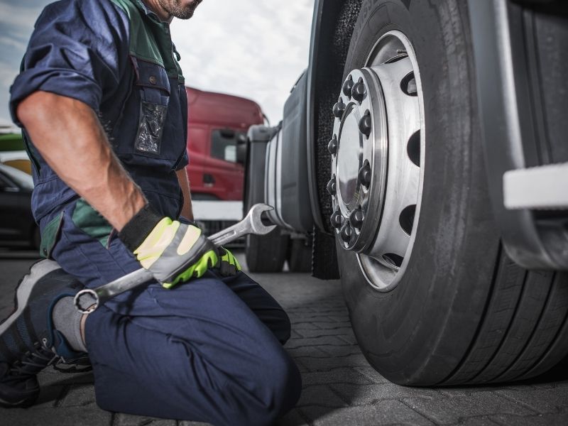Mobile Truck Repair vs. Traditional Shops: Which is Right for You? Quality Lugo Truck Repair