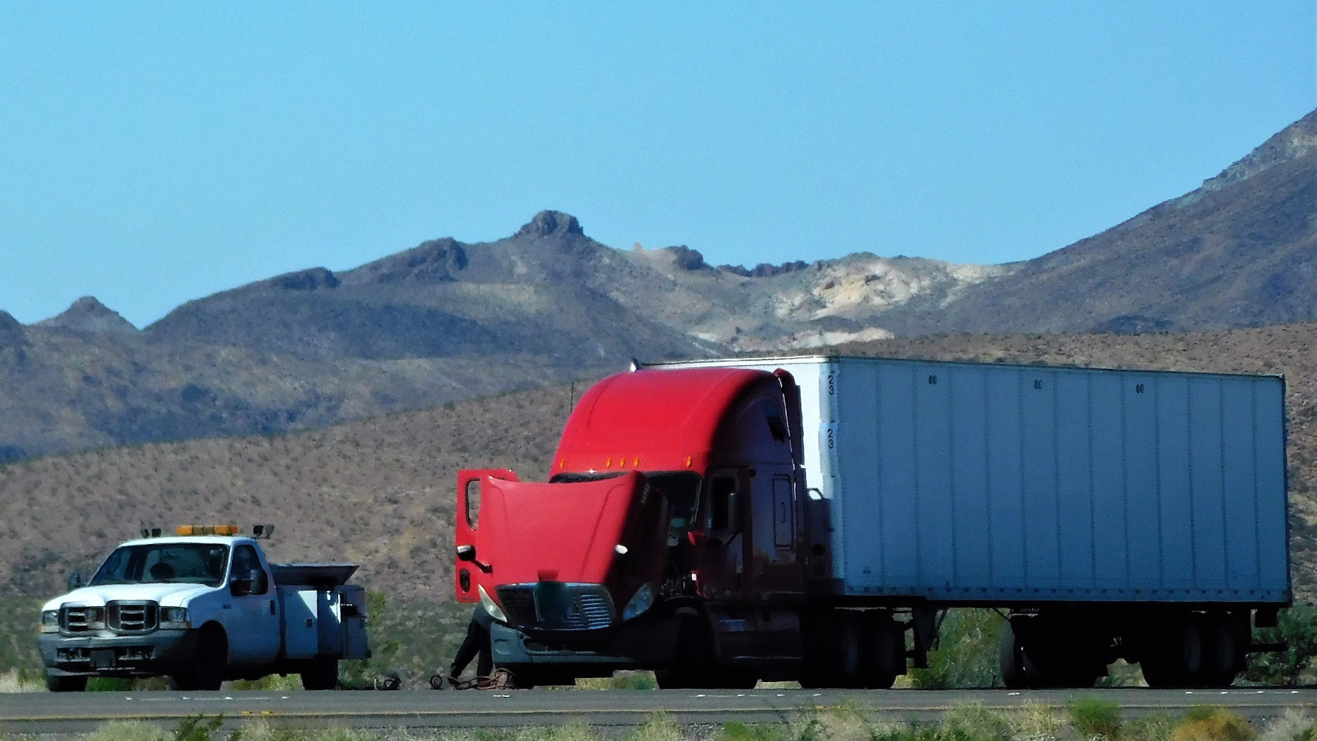 Mobile Truck Repair vs. Traditional Shops: Which is Right for You?